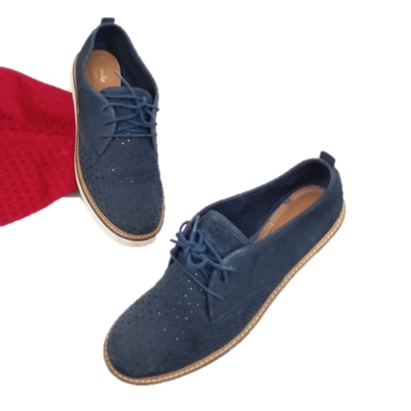 clarks flat lace up shoes